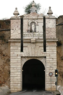 Images Dated 19th October 2006: Portugal. Estremoz. Porta dos Currais. Built in 1670 by Anto