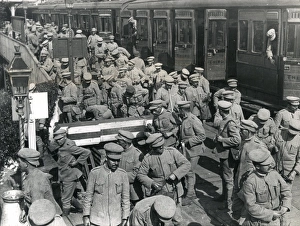Portuguese soldiers disembarking from train, WW1 Portuguese soldiers disembarking from train, WW1