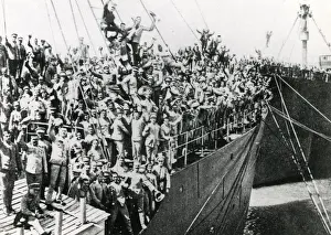 Embarking Prints: Portuguese troops embarking for France, WW1