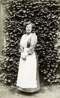Ivy Clad Prints: A postcard photograph from a young housemaid in Wraysbury, Berkshire
