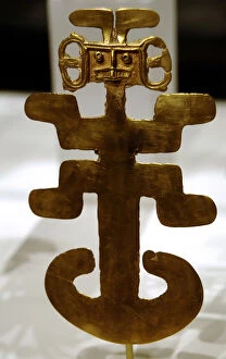 Pre Columbian Collection: Pre-Columbian Art. Colombia. Anthropomorphic pendant. 5th10