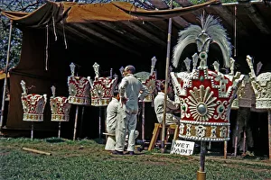 Painters Gallery: Preparing street decorations for royal wedding