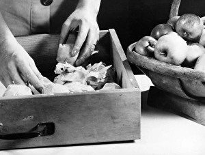 Images Dated 9th September 2011: Preserving Apples