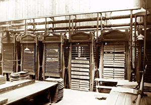 Pressing cloth in a woollen mill in Bradford