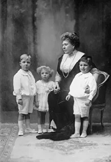 Beatriz Collection: Princess Beatrice and her Spanish grandchildren