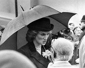 Images Dated 10th November 2016: Princess Diana visiting Cornwall