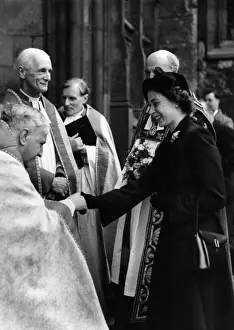 Shake Prints: Princess Elizabeth distributes Maundy money, 1952