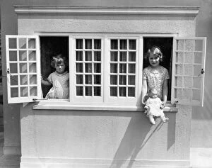 Windows Collection: Princess Elizabeth and Margaret in the Welsh Cottage
