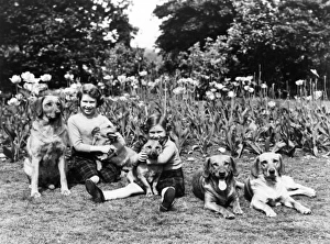 Images Dated 30th August 2011: Princess Elizabeth and Princess Margaret in the garden