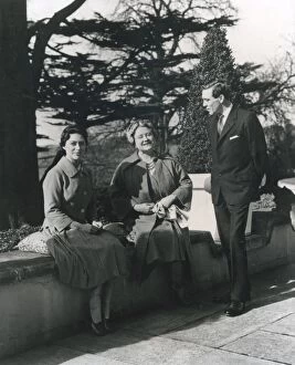 Images Dated 17th January 2011: Princess Margaret and Anthony Armstrong Jones with Queen Mot