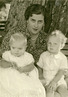 Consort Gallery: Princess Margarita of Greece with her children