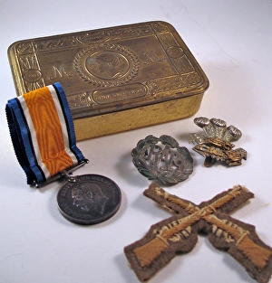 Images Dated 17th January 2012: Princess Marys Christmas 1914 tin
