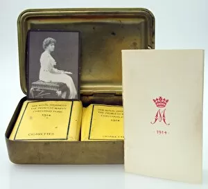 Images Dated 23rd September 2010: Princess Marys Christmas 1914 tin + two packs of cigarettes