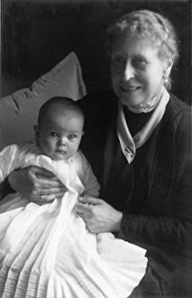 Ernst Collection: Princess Victoria of Hesse with her great-grandson