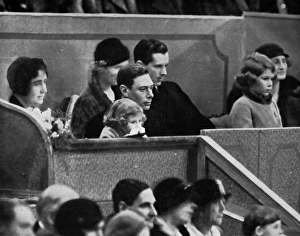 Images Dated 8th July 2011: Princesses Elizabeth and Margaret with their parents