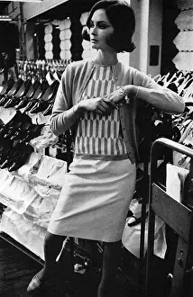 Sleeveless Prints: Pringle fashion 1965
