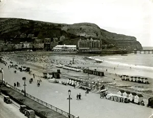 Images Dated 2nd January 2019: Promenade and beach at Llandudno, North Wales