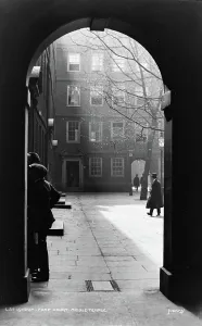 Passageway Prints: Pump Court, Middle Temple, London
