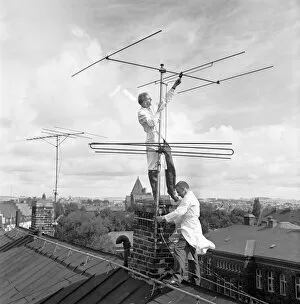 Aerials Gallery: Putting up TV aerial