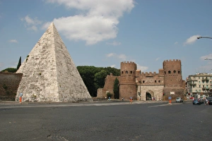 Images Dated 10th August 2005: Pyramid of Cestius. Rome. Italiy