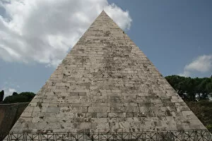 Images Dated 10th August 2005: Pyramid of Cestius. Rome. Italiy