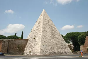 Images Dated 10th August 2005: Pyramid of Cestius. Rome. Italiy