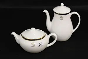 Images Dated 17th February 2015: QE2 First Class Grill, Wedgwood teapot and coffee pot