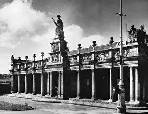 Queen Anne Statue