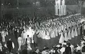 Images Dated 18th January 2011: Queen Charlottes Ball 1939