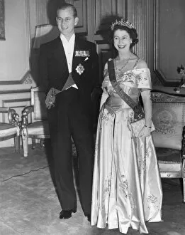 Images Dated 19th September 2011: Queen Elizabeth II and Duke of Edinburgh - Paris, 1948