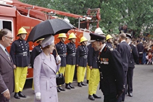Images Dated 31st May 1977: Queen Elizabeth II inspecting firefighters