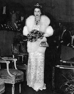 Images Dated 8th August 2011: Queen Elizabeth II in Leicester Square, 1957