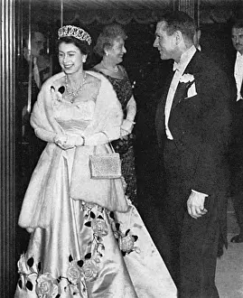 Leicester Prints: Queen Elizabeth II at the premiere of Richard III, London