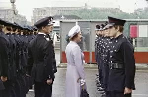 Images Dated 31st May 1977: Queen Elizabeth II and Prince Philip at Lambeth