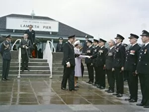 Images Dated 31st May 1977: Queen Elizabeth II and Prince Philip at Lambeth Pier