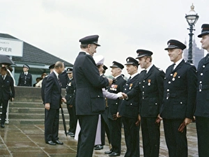 Images Dated 31st May 1977: Queen Elizabeth II and Prince Philip at Lambeth Pier