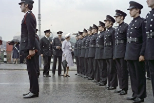Images Dated 31st May 1977: Queen Elizabeth II and Prince Philip at Lambeth Pier