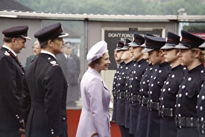 Images Dated 31st May 1977: Queen Elizabeth II and Prince Philip at Lambeth Pier