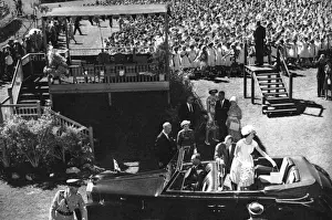 Crowds Prints: Queen Elizabeth II - Royal Tour of Australia - Adelaide