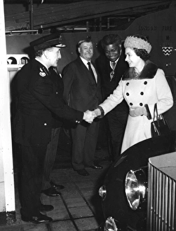 Images Dated 31st May 1975: Queen Elizabeth II visit to LFB Headquarters, Lambeth
