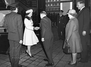 Images Dated 31st May 1975: Queen Elizabeth II visits LFB Headquarters, Lambeth