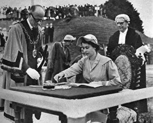 Dorchester Prints: Queen Elizabeth at Maumbury Rings, Dorchester, Dorset