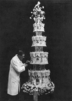 Queen Elizabeths wedding cake