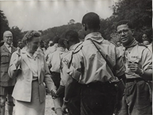 Antilles Collection: Queen Juliana meeting Dutch boy scouts