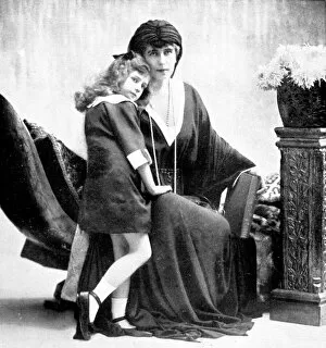 Images Dated 28th October 2004: Queen Marie of Romania with her daughter Ileana