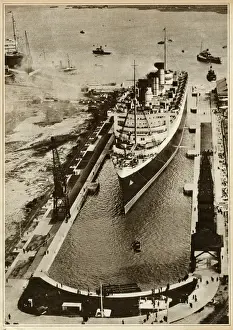 Oceanic Prints: Queen Mary Ocean Liner, entering dry dock at Southampton