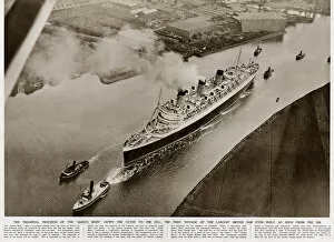 Images Dated 15th August 2015: Queen Mary Ocean Liner, down the river Clyde