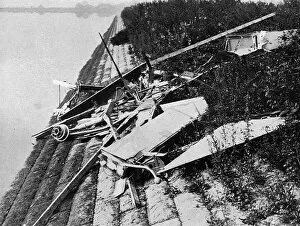 Crash Collection: Queen Mary Reservoir plane crash, 1937