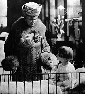 Devoted Prints: Queen Mary at the Royal Free Hospital