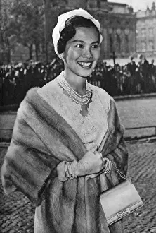 Handbag Prints: Queen Sirikit visiting London